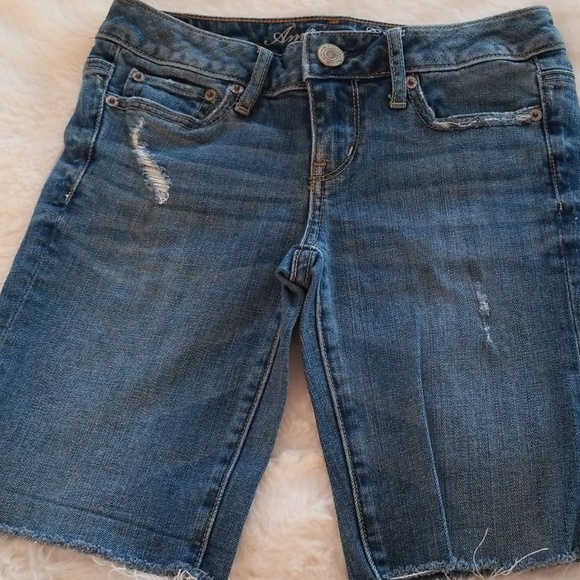 American Eagle womens knee length Jean shorts